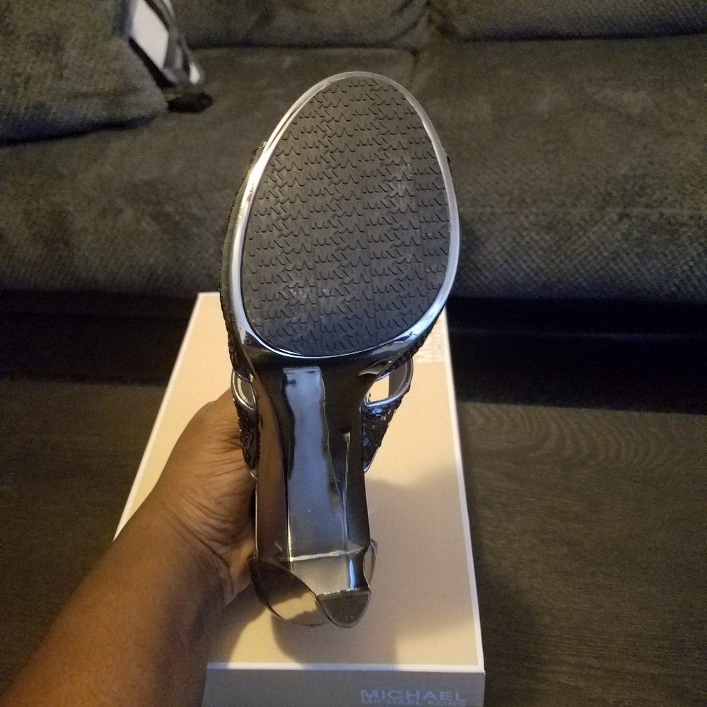 Shoes - Picture 6 of 6